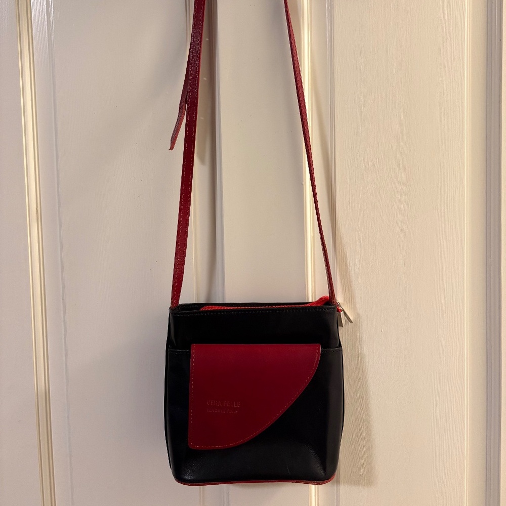 Vera Pelle Black & Red Leather Crossbody Bag – Made in Italy